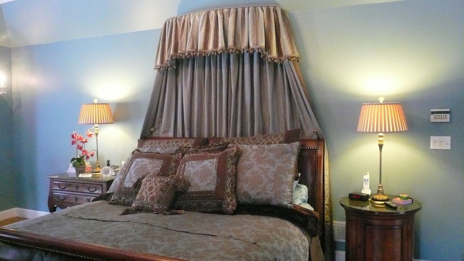 The Fine Living Muse : Blue & Brown Bedroom