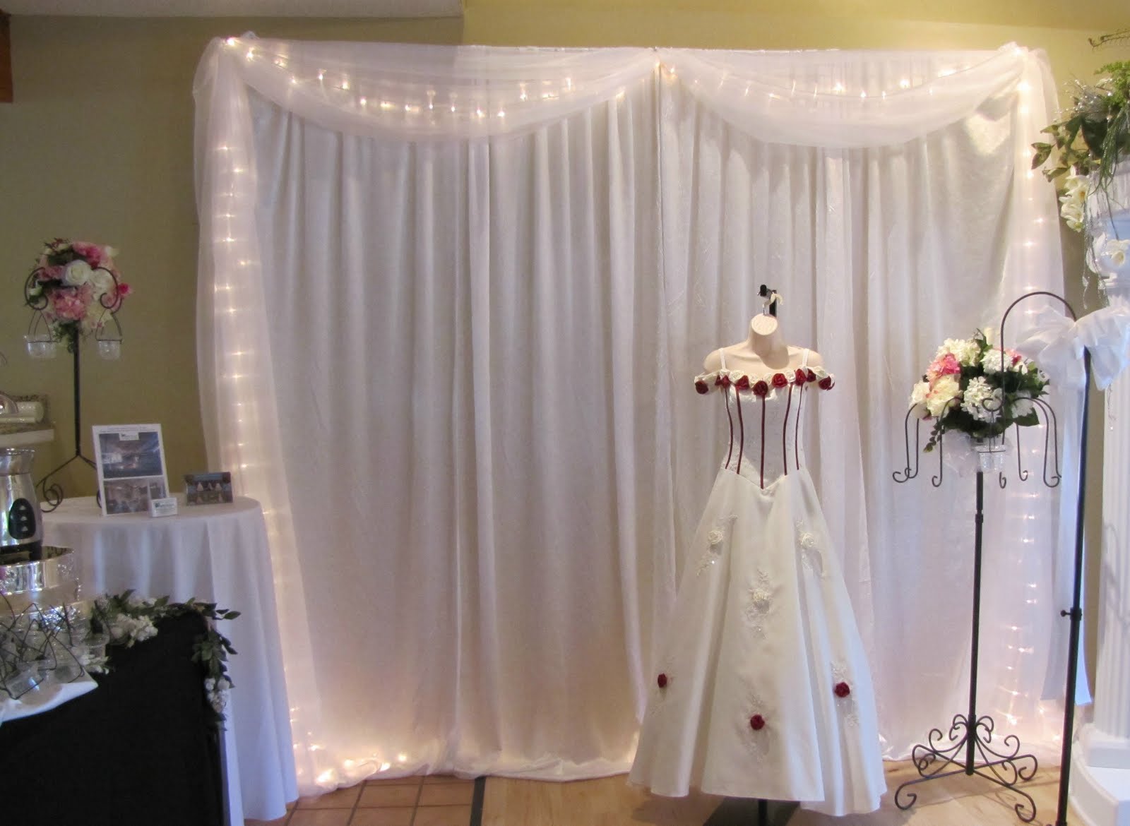 Party People Event Decorating Company White Crushed Satin Pipe