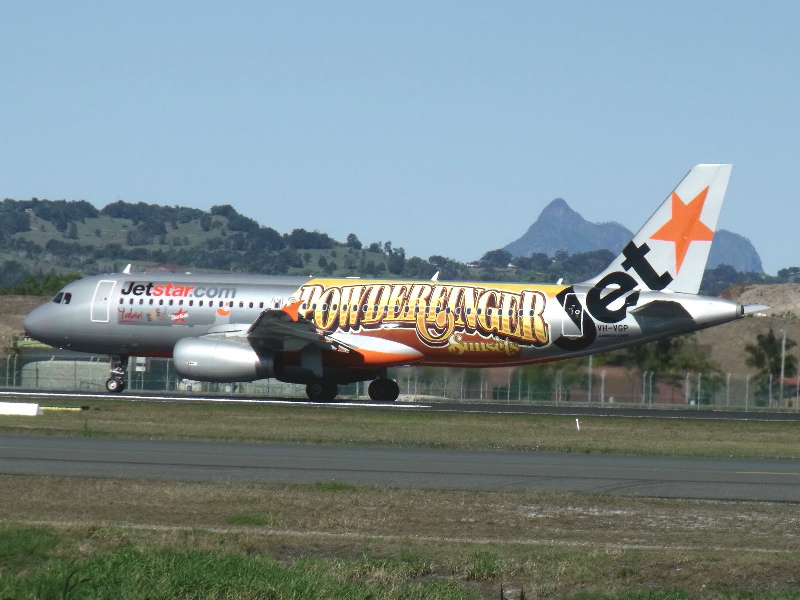 South East QLD Aviation News. Powderfinger A320 AT OOL