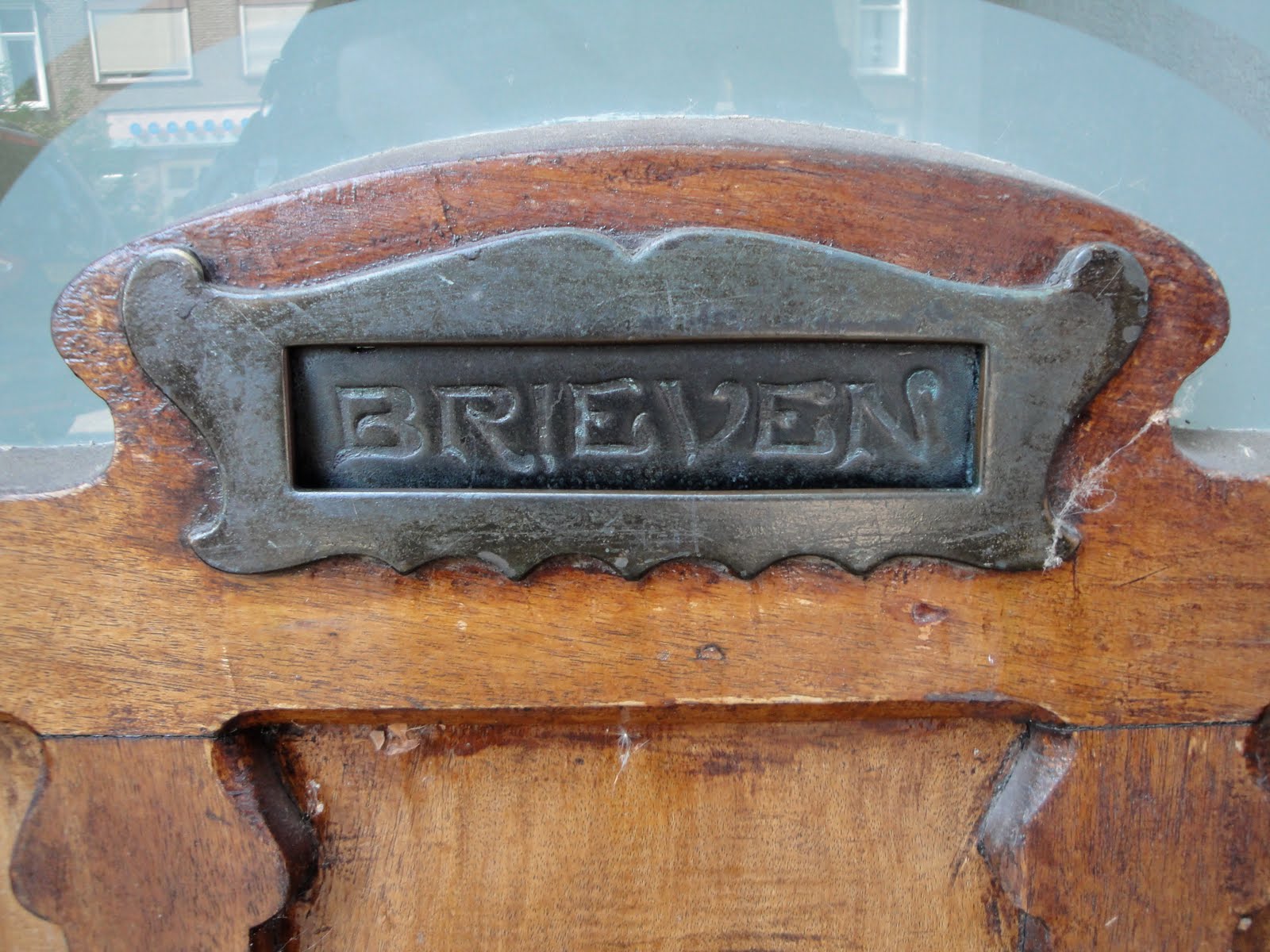 LiLi M. A collection of 28 letter slots