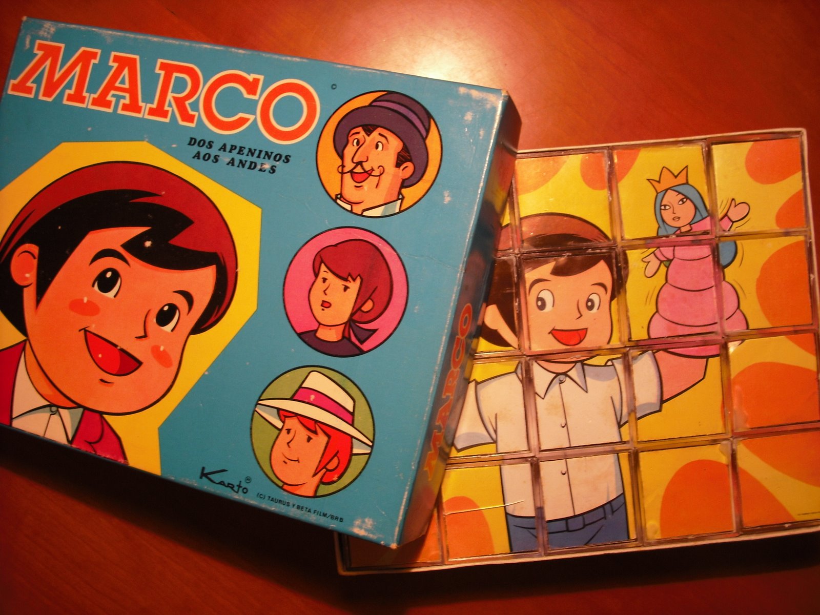 [cubos+marco.JPG]