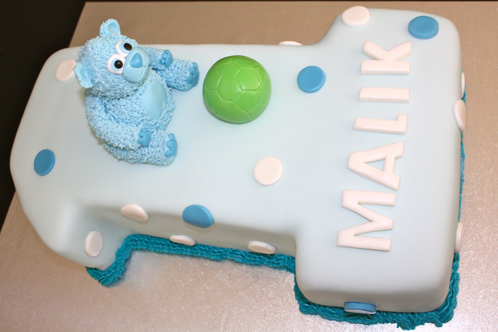 Mandylicious Cakes: December 2010