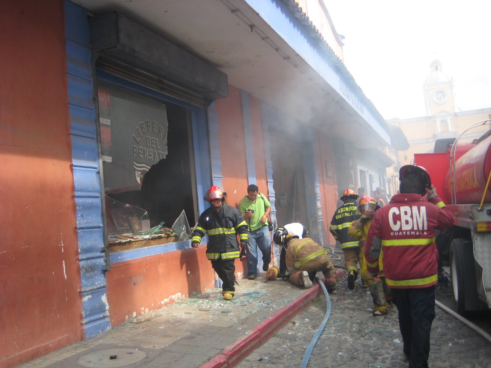 NOTICIAS DE BOMBEROS DE ANTIGUA BOMBEROS SOFOCAN INCENDIO EN LA ANTIGUA