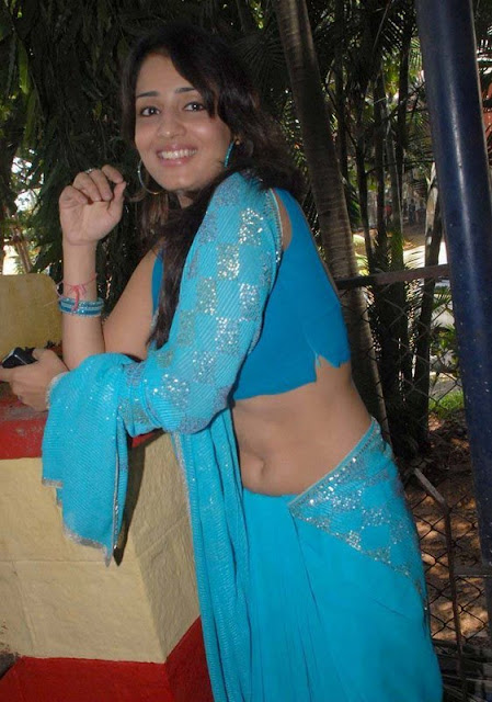 Actress Nikitha navel show Photos