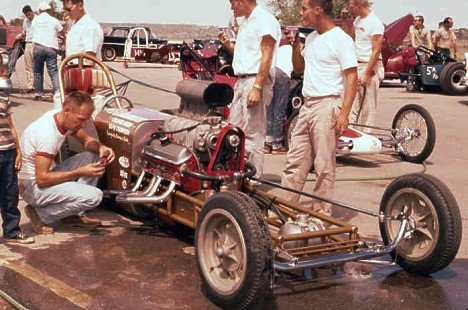 Mickey+Thompson%27s+Dragmaster+car+in+1961.+Photo+by+Pete+Garramone.jpg