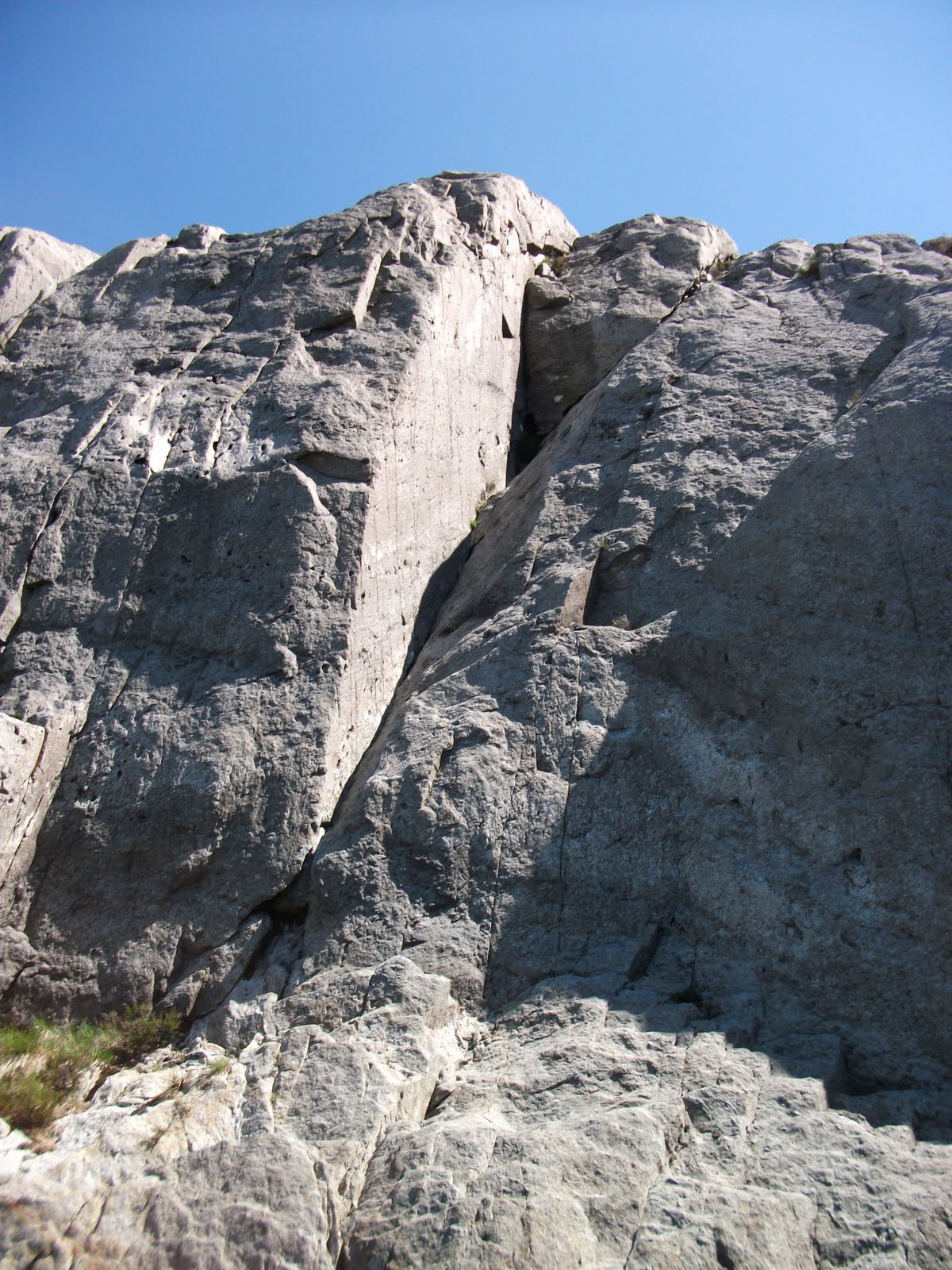 Climbing, Mountaineering, Running & Cycling Idwal Slabs, Cwm Idwal