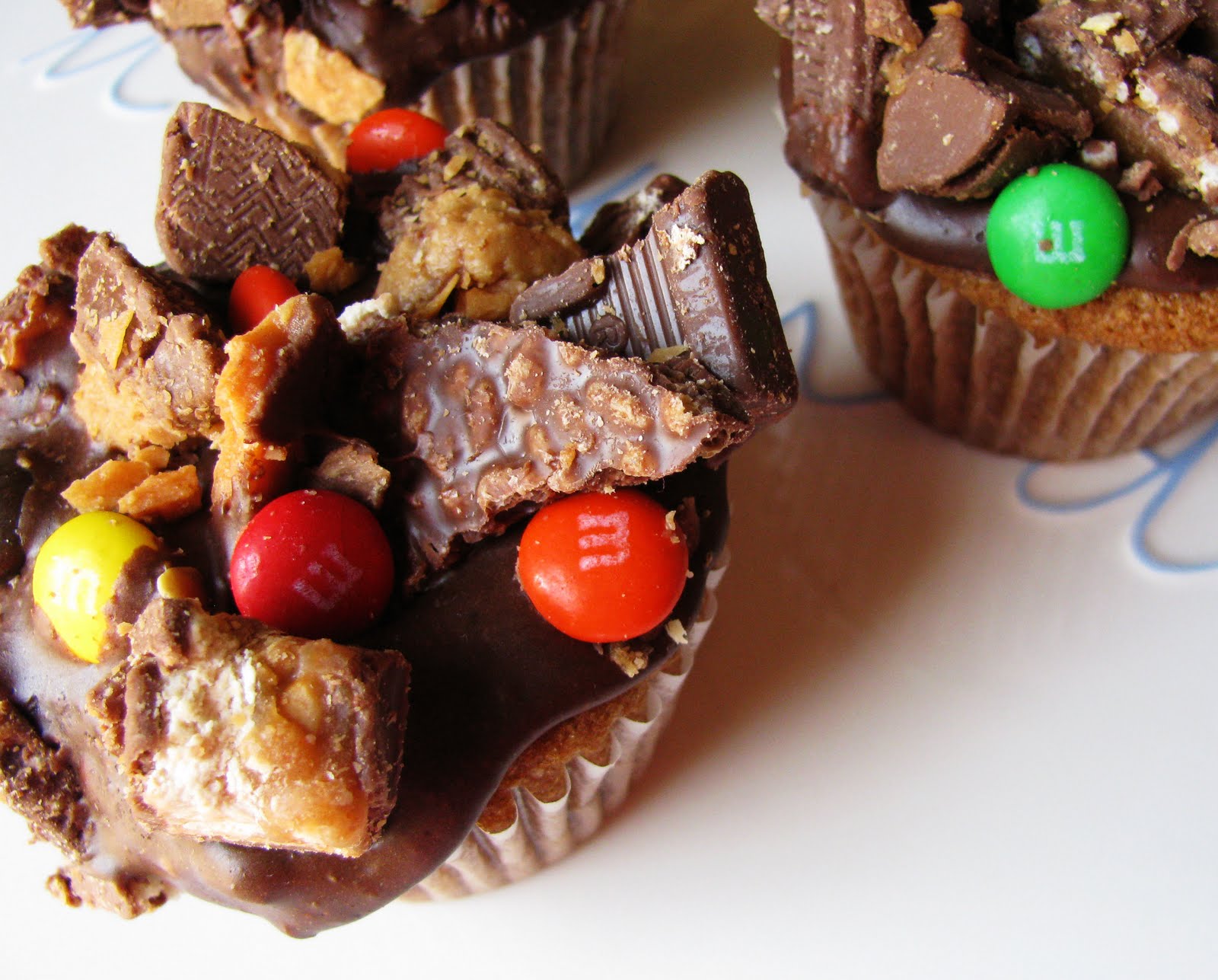 Fahrenheit 350° Candy Bar Cupcakes