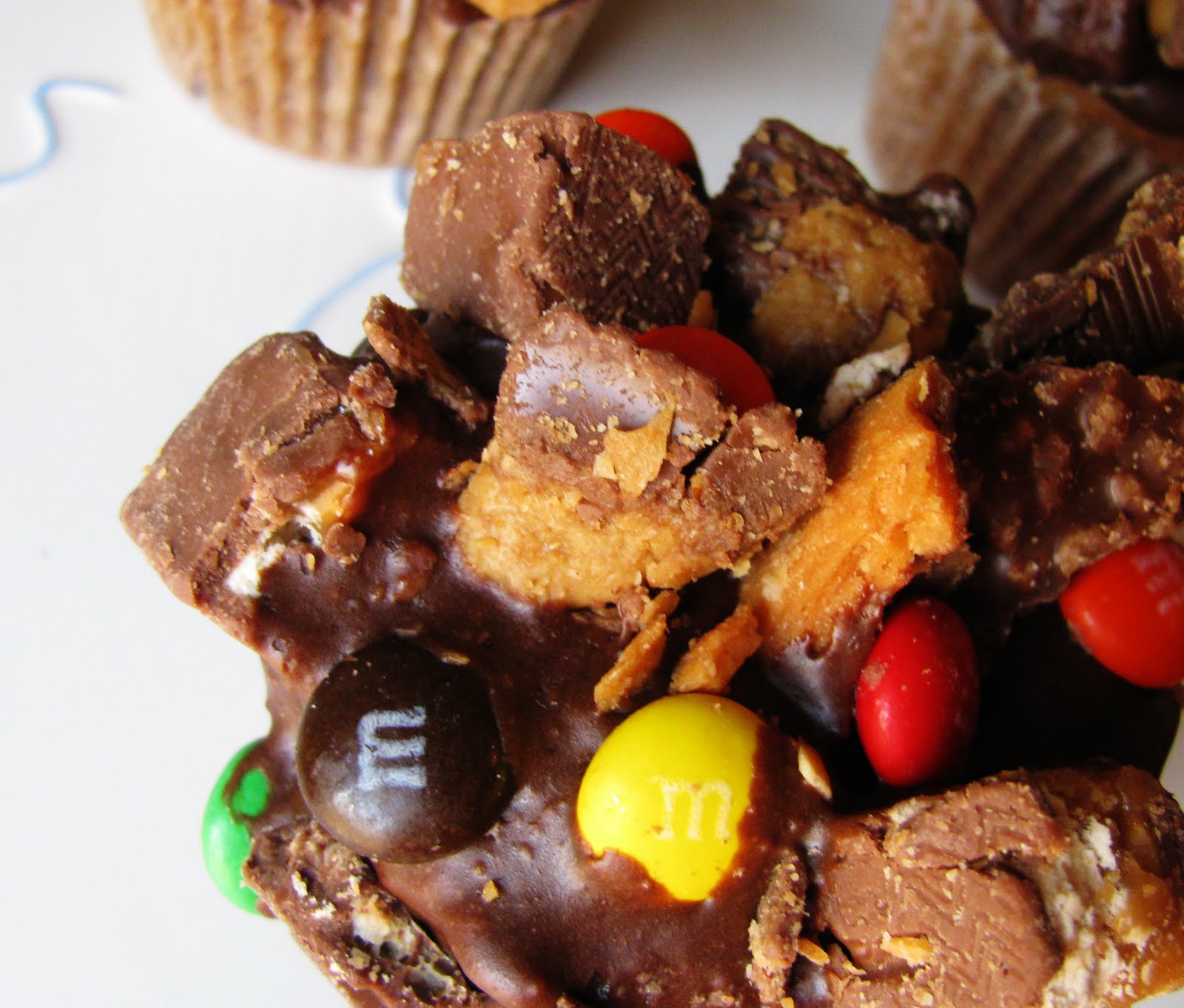 Fahrenheit 350° Candy Bar Cupcakes