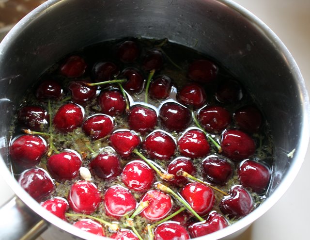 [Cherries+in+the+pan.JPG]