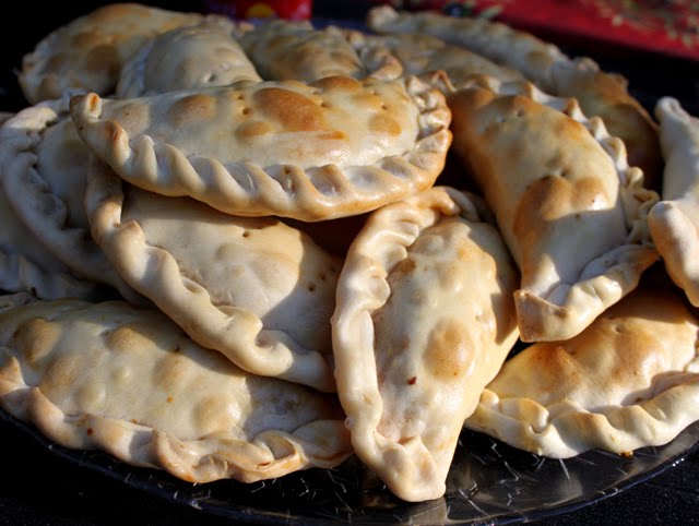 [Mike+empanadas.JPG]