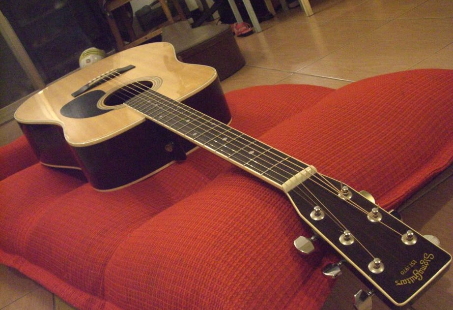 Installing an undersaddle pickup on an acoustic guitar DIY Strat