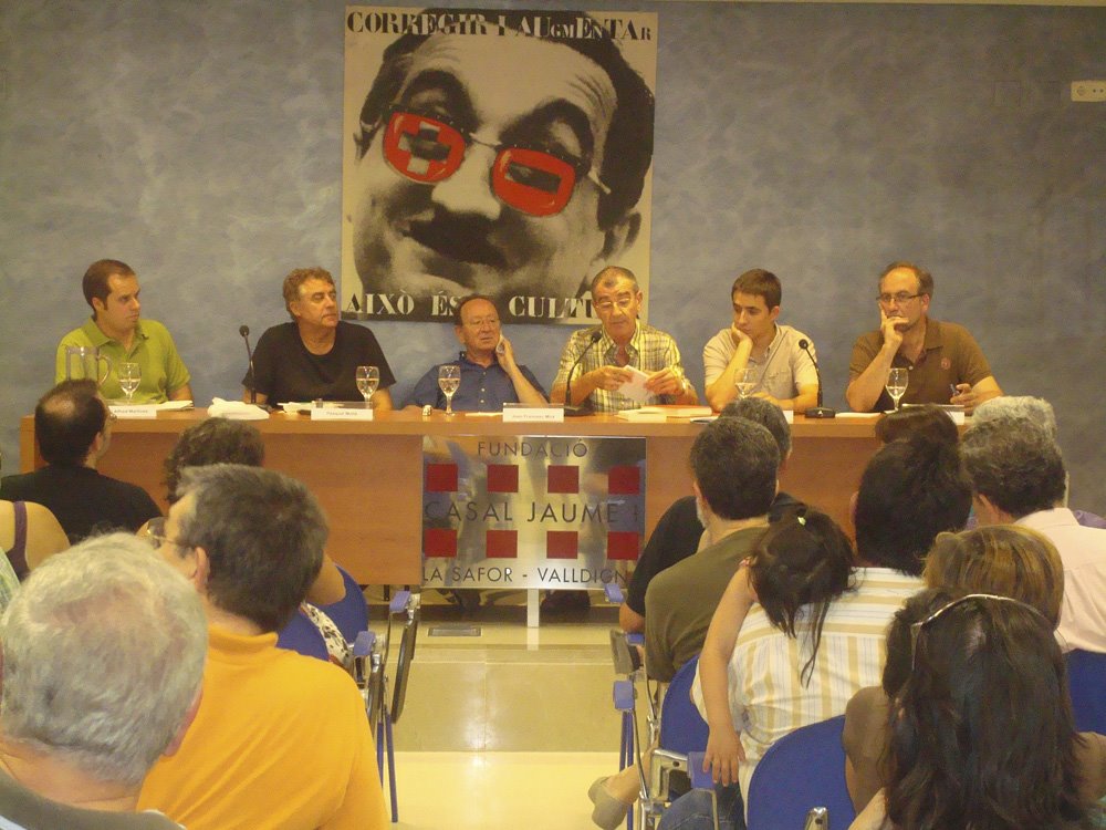 [DSC02301-web.jpg]