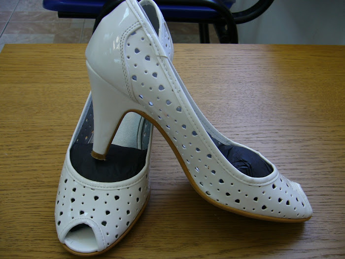 Sapatos brancos da BATA - 20 arcas - NOVO PREÇO 15 ARCAS