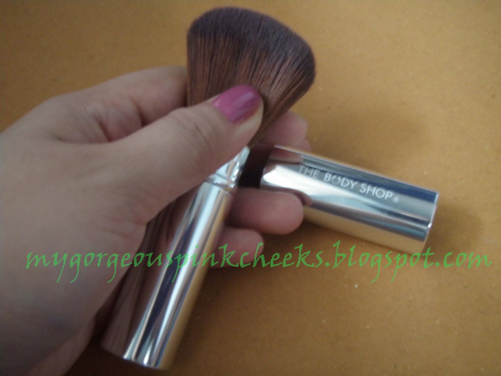 The Body Shop Retractable Blusher Brush My Pink Cheeks