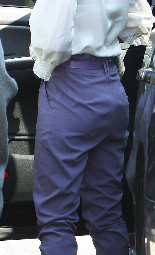 [j_alba_purple_pants_2_big.jpg]