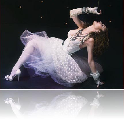 [lindsay_lohan_madonna_glamor_big.jpg]