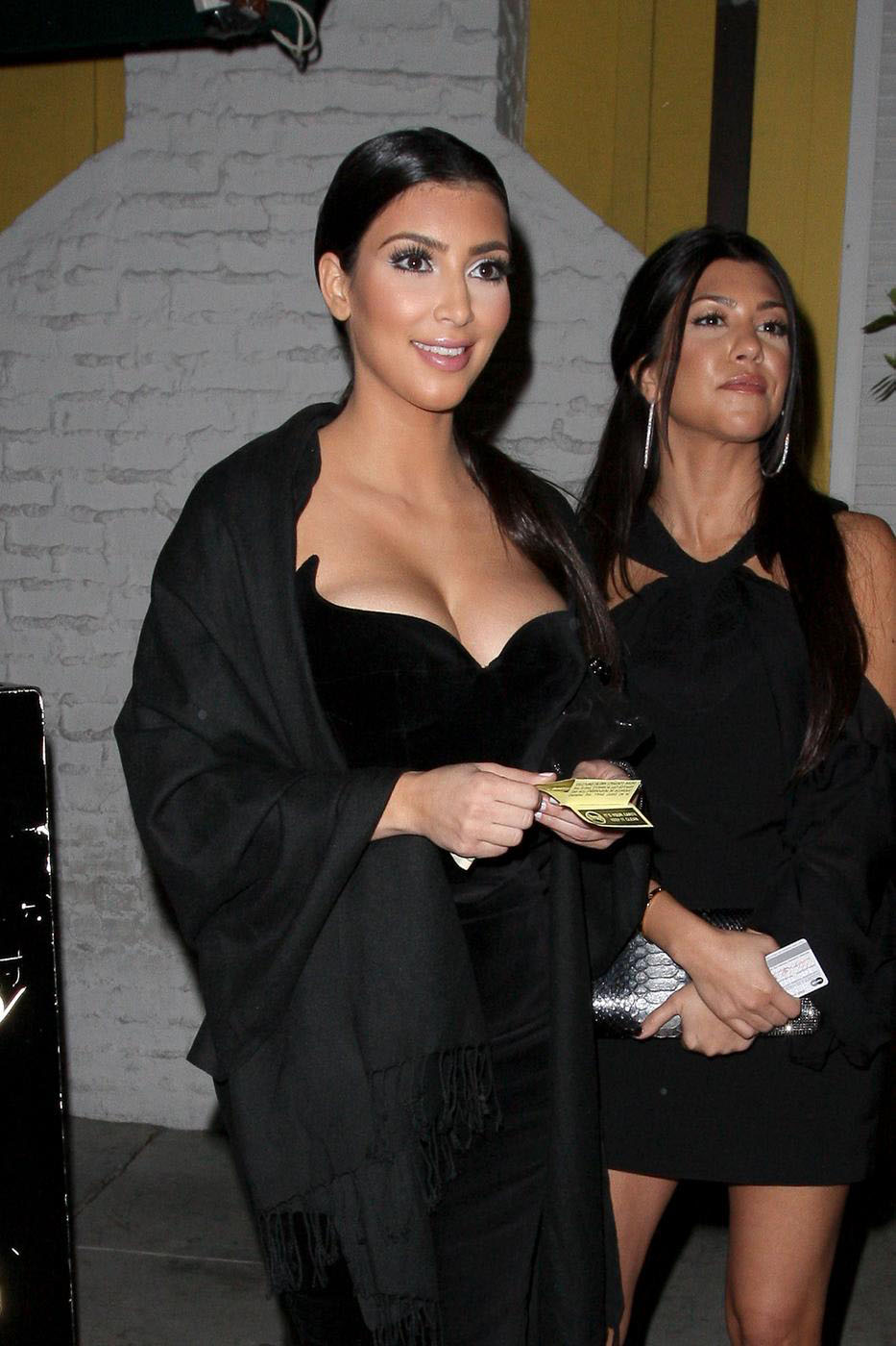 [kim_kardashian_classy_boo_2_big.jpg]