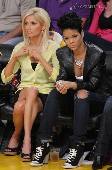 [gallery_main-rihanna-lakers-06082009-20.jpg]