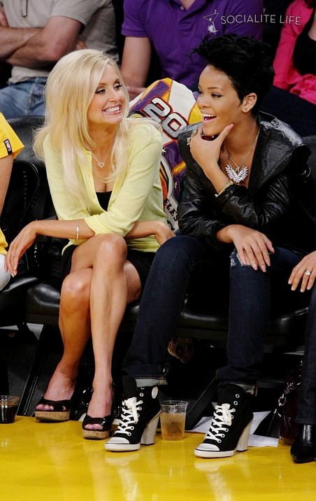 [gallery_main-rihanna-lakers-06082009-10.jpg]