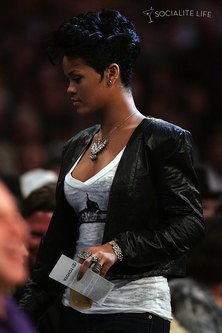 [gallery_main-rihanna-lakers-06082009-03.jpg]