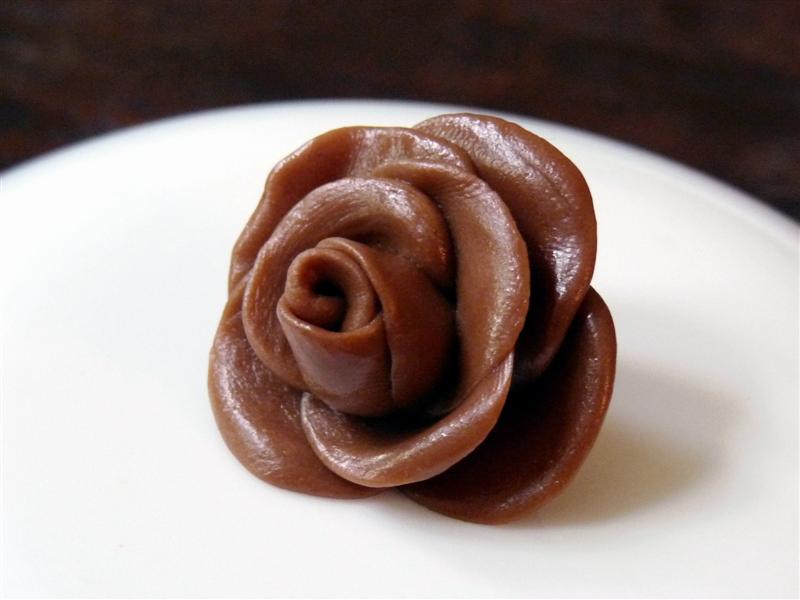 Tootsie Roll Rose by ButterYum