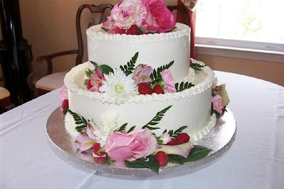 vanilla and raspberry tiered cake