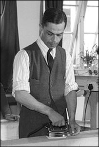 [ironing_man.jpg]