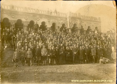 [gradina+alei+parc+1917+poza+veche+de+epoca+cazino+giurgiu+prac+giurgiu+de+altadata+sepia+blog+poze+imagini+vechi+unirea+adunarea+grup.jpg]