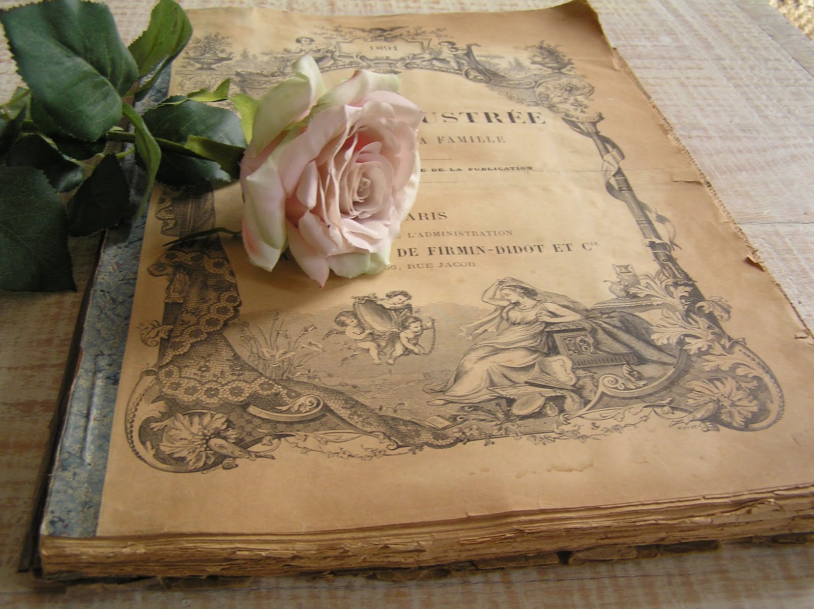 Pastels and Whites Prachtige Franse mode journal French Journal Paris