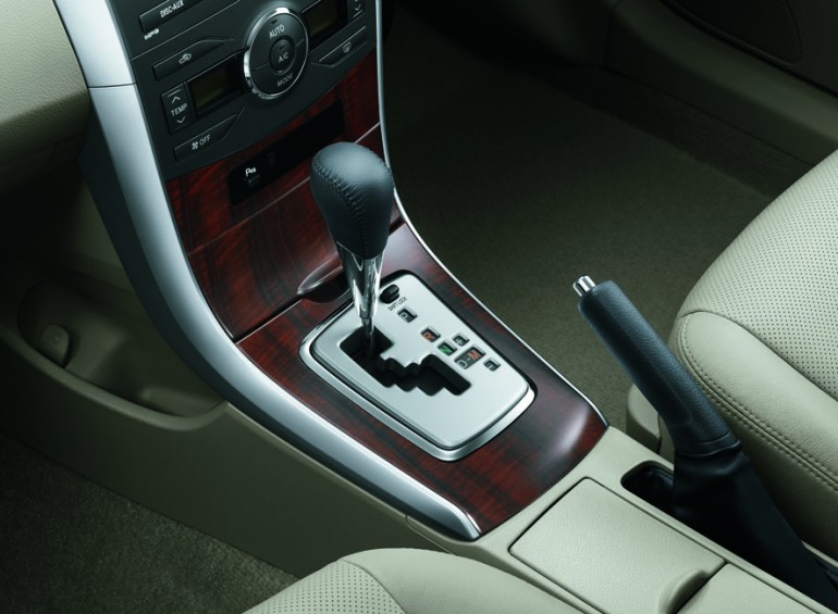2011 Toyota Corolla Altis Photos
