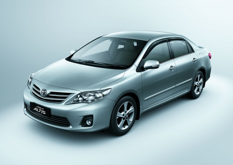 2011 Toyota Corolla Altis Photos