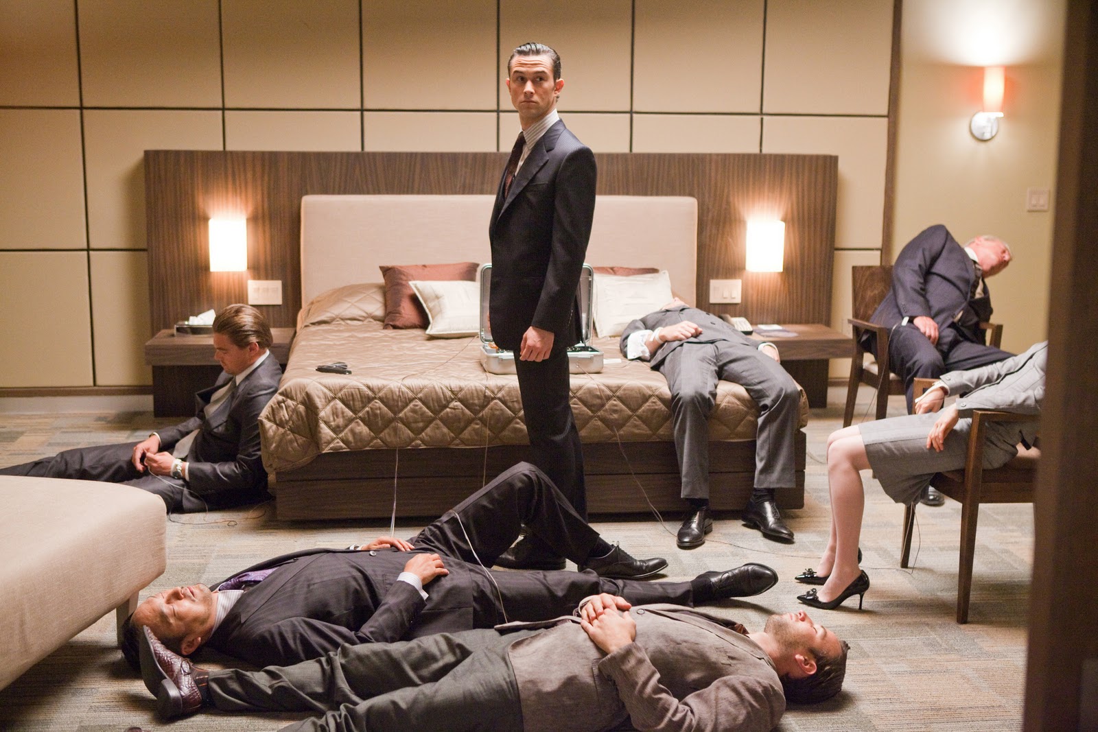 http://2.bp.blogspot.com/_1iHFm5EwbHw/TNHacZB97cI/AAAAAAAAExA/qqcDzX_SuBY/s1600/joseph+gordon-levitt+inception+1.jpg