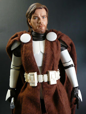 General Obi-Wan Kenobi comes with four hands (two pairs) including posed 