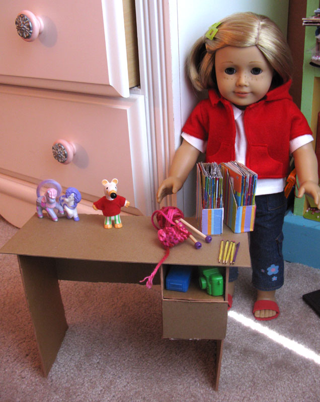 mimiville The doll desk!
