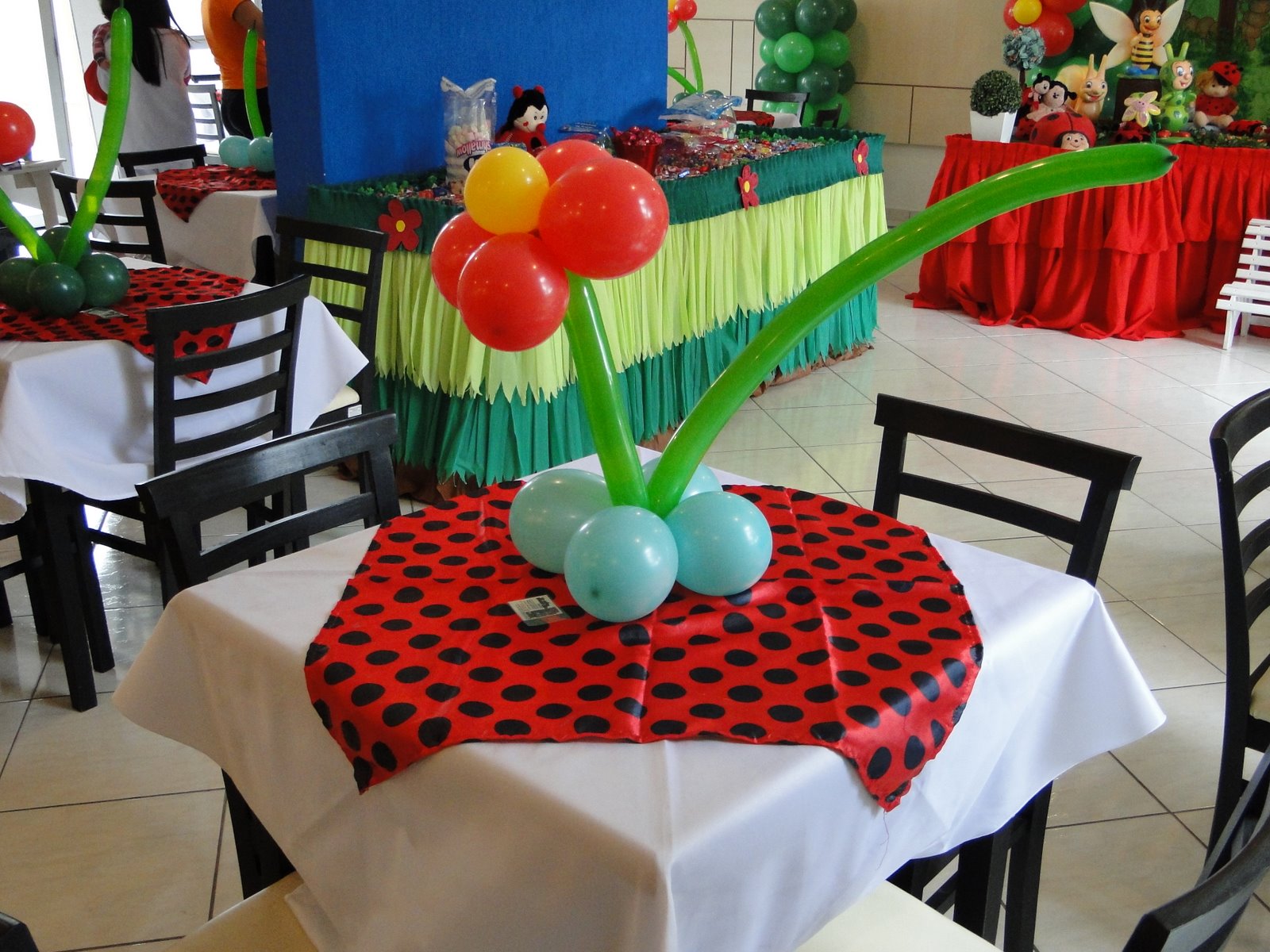 decoracao de festa infantil jardim das joaninhas:Decoração de mesa: toalha + enfeite de mesa decoracao de festa infantil jardim das joaninhas:Decoração de mesa: toalha + enfeite de mesa