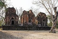 Sra Kampaeng Yai Khmer Ruins