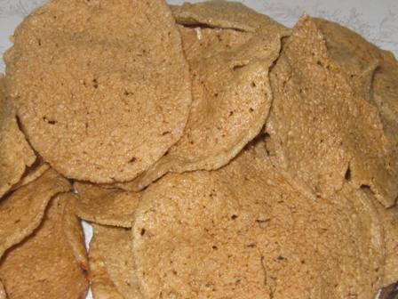 [fish+cracker.JPG]