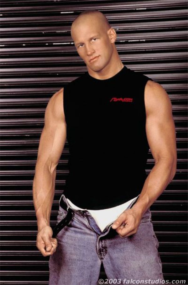 Порно Актер С Серьгой