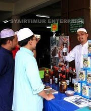 Berniaga di dlm kawasan Masjid Wilayah, K.L.(Anjung B)