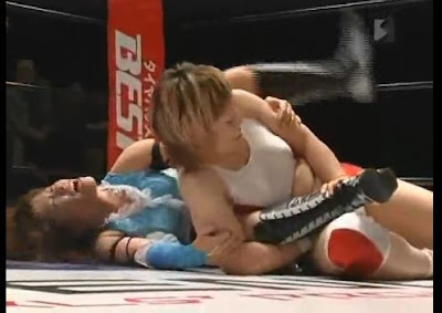 Misaki Ohata-Ayako Sato-wrestling pictures-leg lock