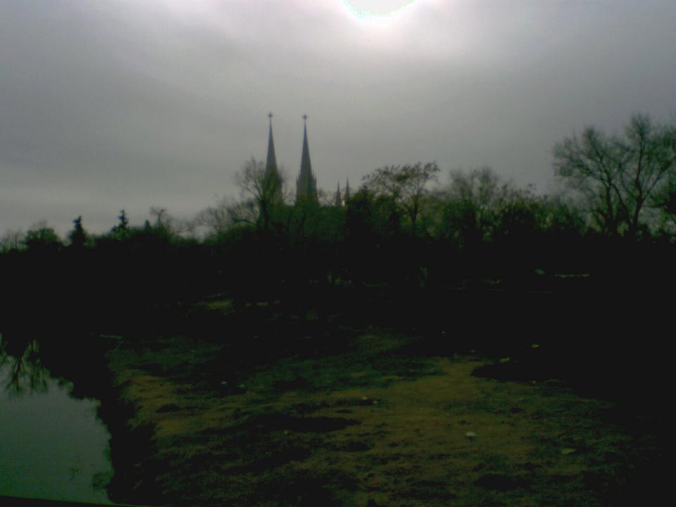 [LUJAN+BASILICA+LEJOS.JPG]