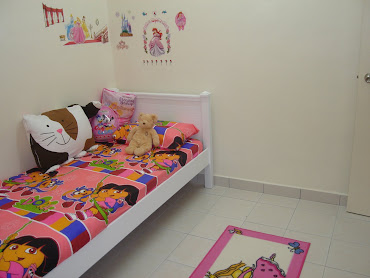 Maira's room..also with items yg jual..must buy also for her..
