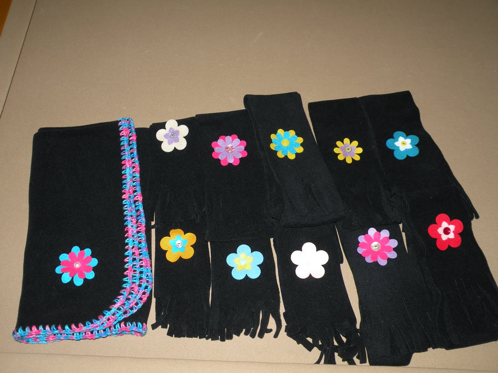 Crochet: crochet edging on fleece, tapestry needle, blanket stitch