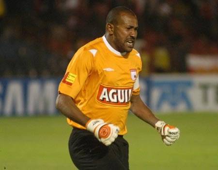 FÚTBOL ONLINE Agustín Julio sería tiburón