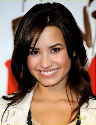 Demi Lovato Spanish on Demi Lovato Spanish Smooch 12 Jpg