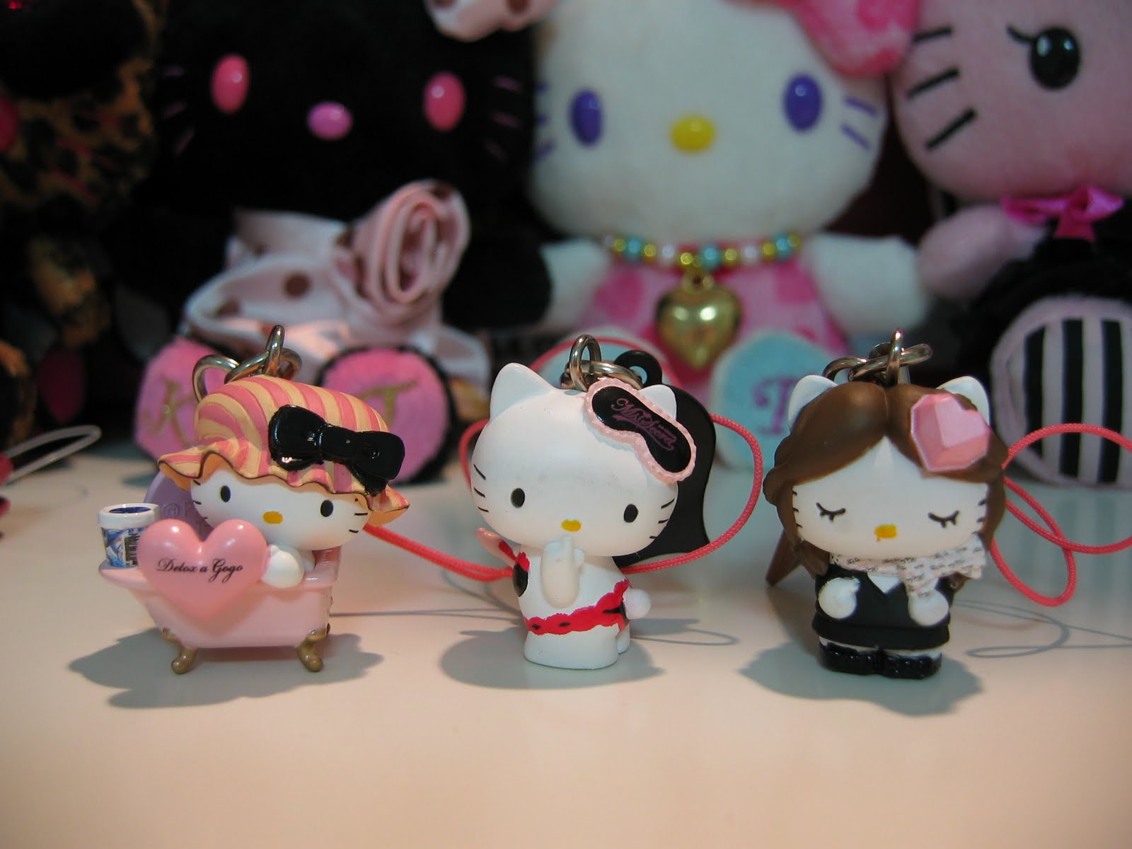 Hello Kitty Tokyo Hello Kitty Peach John Cellphone Charms