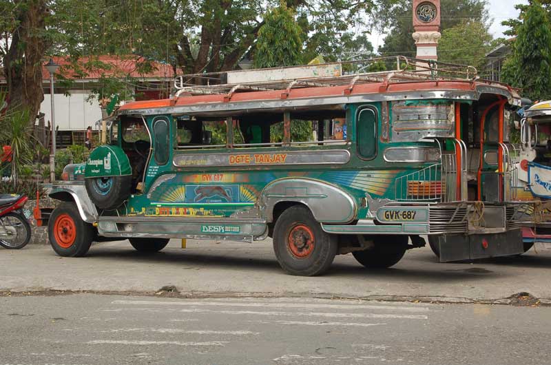 [jeepney-Quezon-park.jpg]