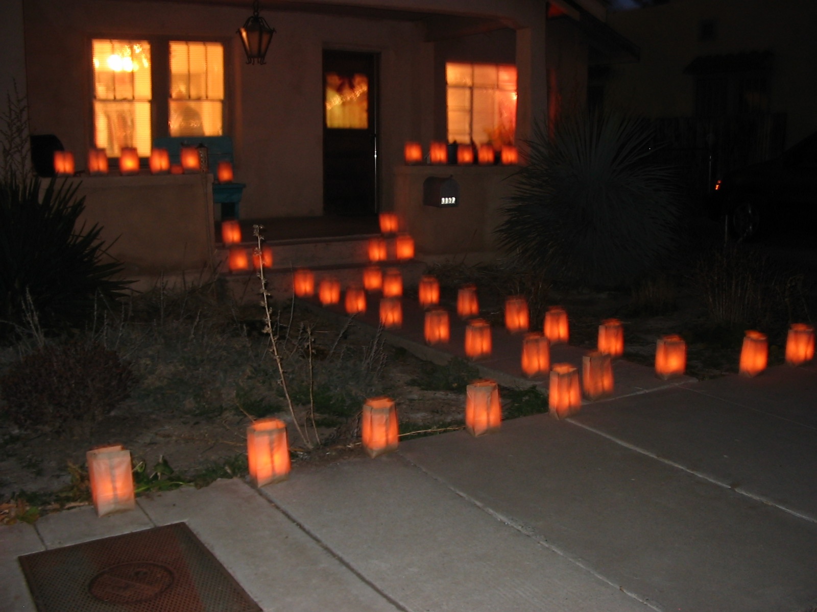 [Casa+8th+st+luminarias.jpg]