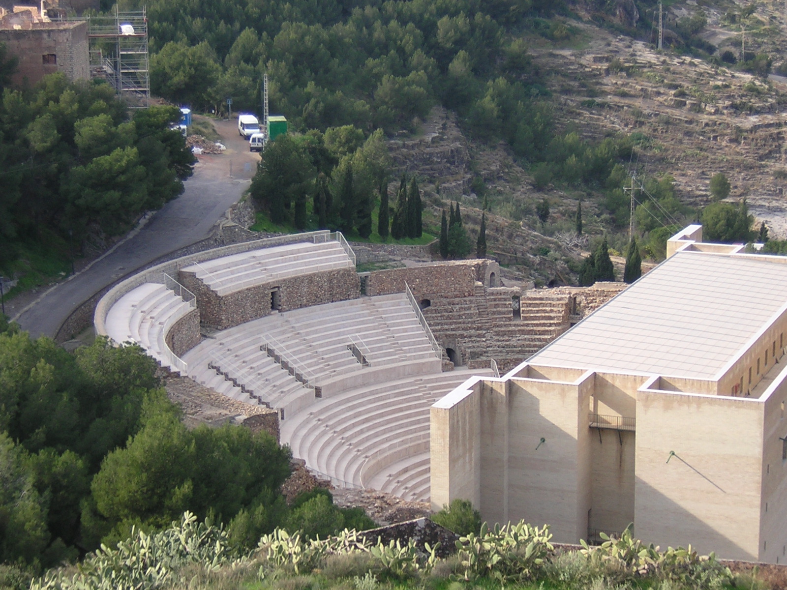 [Roman+ampitheater.JPG]