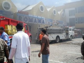 Arde en llamas supermercado La Romana